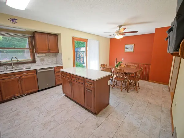 492 Shady Ridge RD NW, Hutchinson, MN 55350