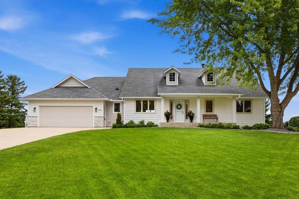 1085 W Shore DR SW, Hutchinson, MN 55350