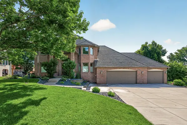 4283 Hillview LN, Vadnais Heights, MN 55127