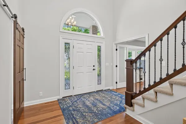 4283 Hillview LN, Vadnais Heights, MN 55127