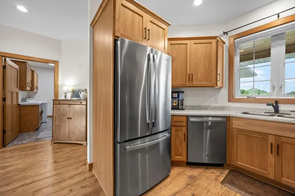 127 Highland CIR, Dassel, MN 55325