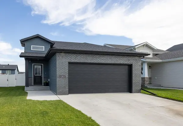1282 Rachel DR W, West Fargo, ND 58078
