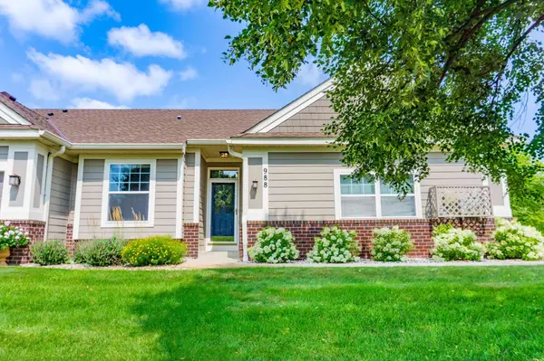 988 Daylily DR, Victoria, MN 55386