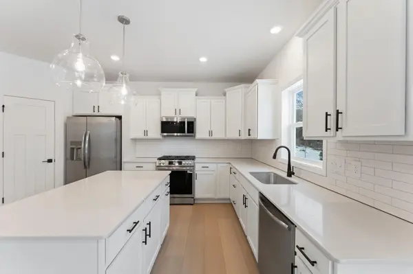 7518 Upper 42nd ST N, Oakdale, MN 55128