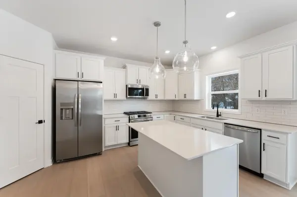 7518 Upper 42nd ST N, Oakdale, MN 55128
