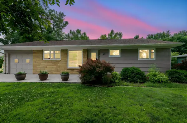 47 Skyline DR, Mankato, MN 56001