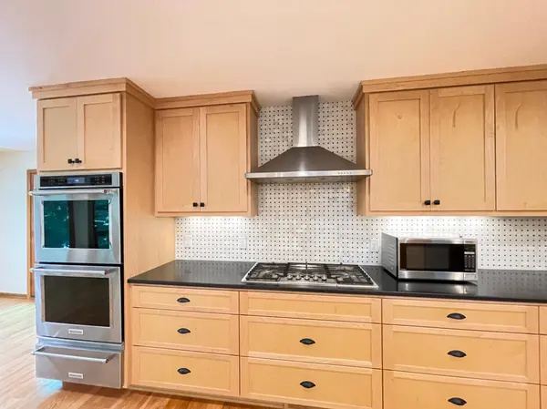 13701 Wood LN, Minnetonka, MN 55305