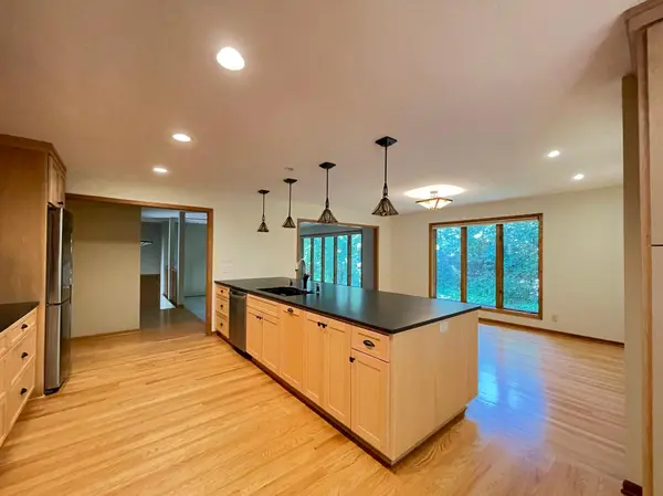 13701 Wood LN, Minnetonka, MN 55305