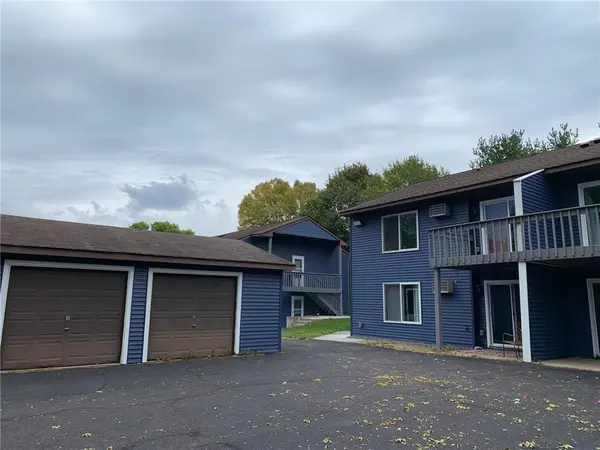 1632 Pinewood LN, Hudson, WI 54016