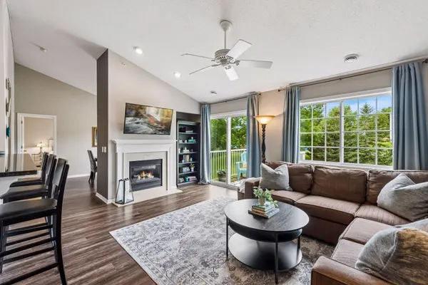 2782 Spy Glass DR, Chaska, MN 55318