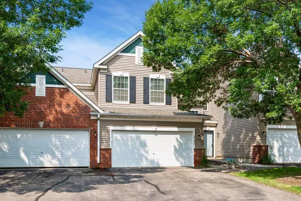 2782 Spy Glass DR, Chaska, MN 55318