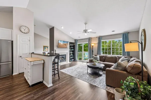 2782 Spy Glass DR, Chaska, MN 55318