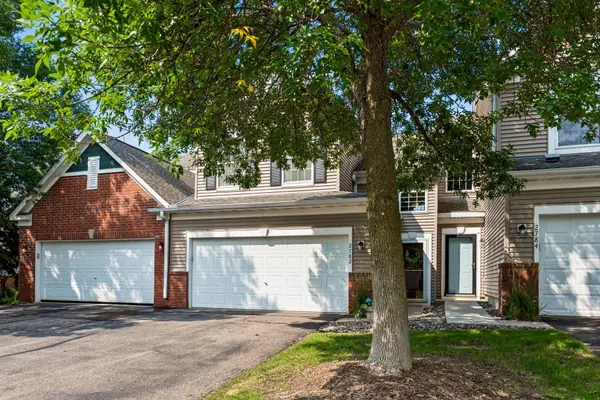 2782 Spy Glass DR, Chaska, MN 55318