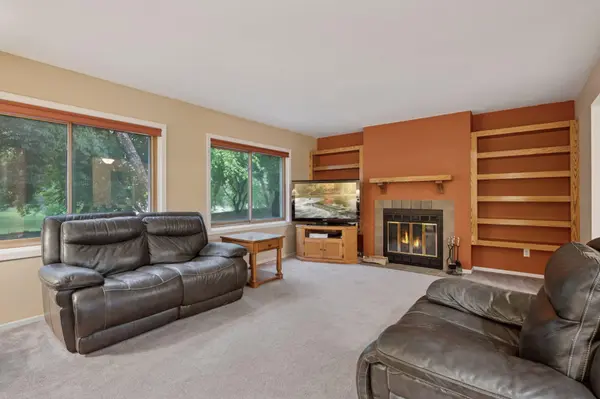 1603 Raindrop DR, Eagan, MN 55121