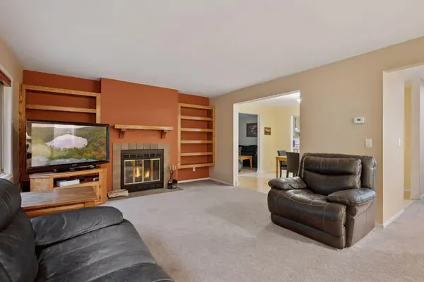 1603 Raindrop DR, Eagan, MN 55121