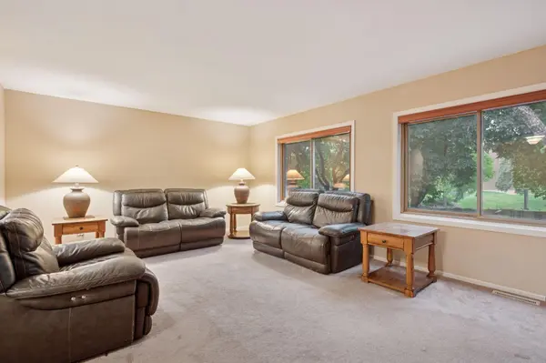 1603 Raindrop DR, Eagan, MN 55121