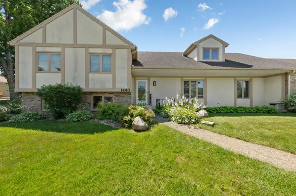 1440 Sunset DR SW, Owatonna, MN 55060