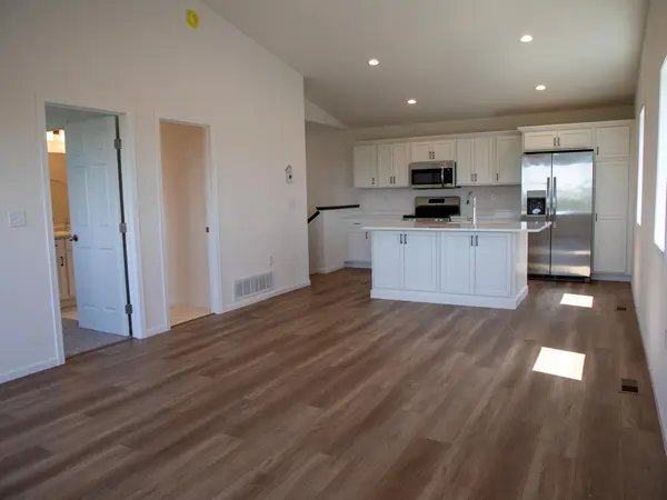 1193 Rachel DR W, West Fargo, ND 58047