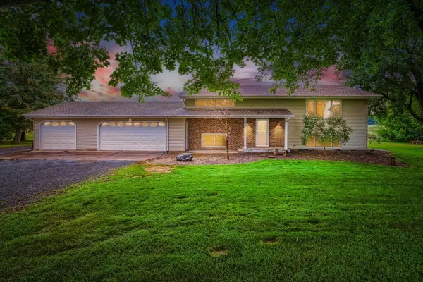 26463 Olinda TRL, Lindstrom, MN 55045