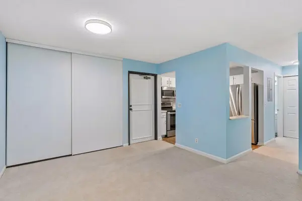 1887 Silver Bell RD #214, Eagan, MN 55122