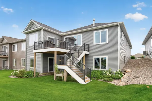 1888 Oakpointe DR, Waconia, MN 55387