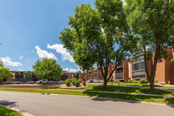 1800 Riverwood DR #219, Burnsville, MN 55337
