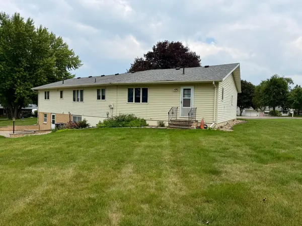 1111 Elm CV, Luverne, MN 56156
