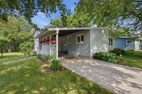 3002 8th ST N, Fargo, ND 58102