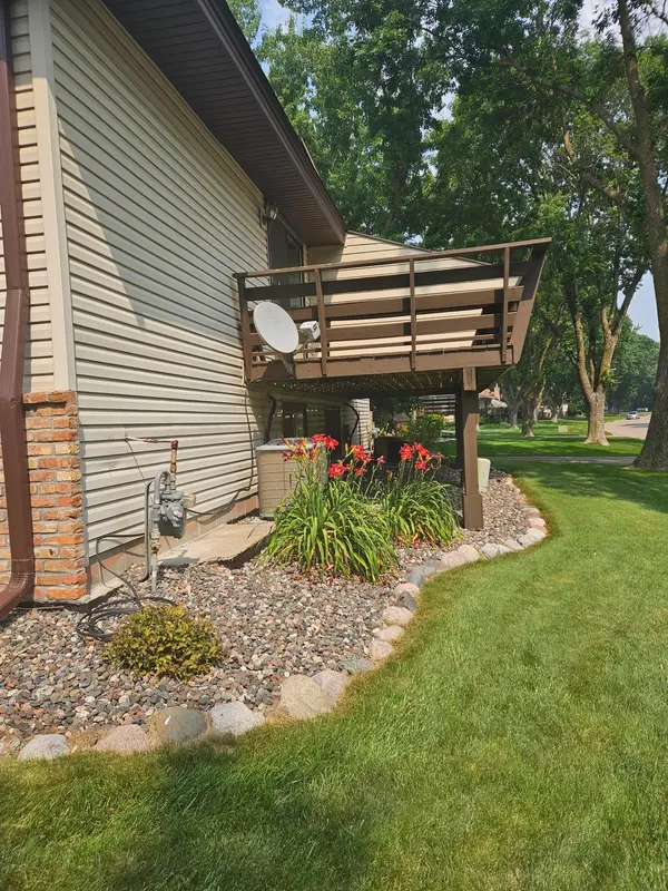 3900 Brookdale CIR N, Brooklyn Park, MN 55443