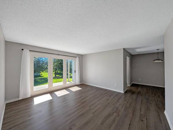 6235 Magda DR #A, Maple Grove, MN 55369