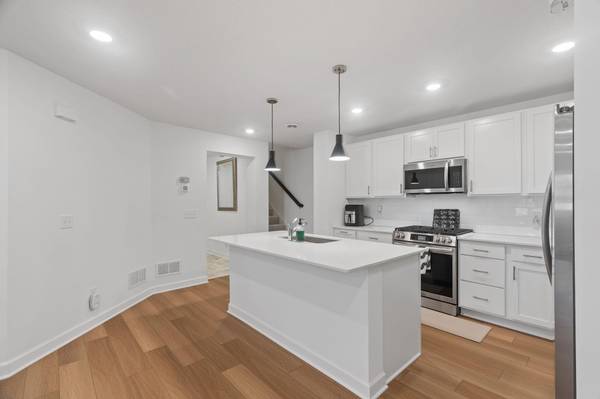 3040 Cedar ST, Little Canada, MN 55117