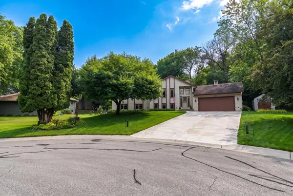 19135 Maple Leaf DR, Eden Prairie, MN 55346