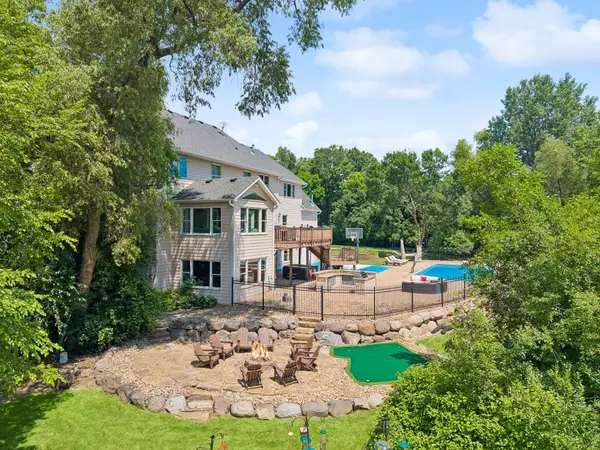 2012 Pine Ridge DR, West Saint Paul, MN 55118