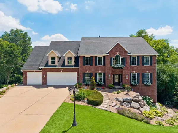 2012 Pine Ridge DR, West Saint Paul, MN 55118