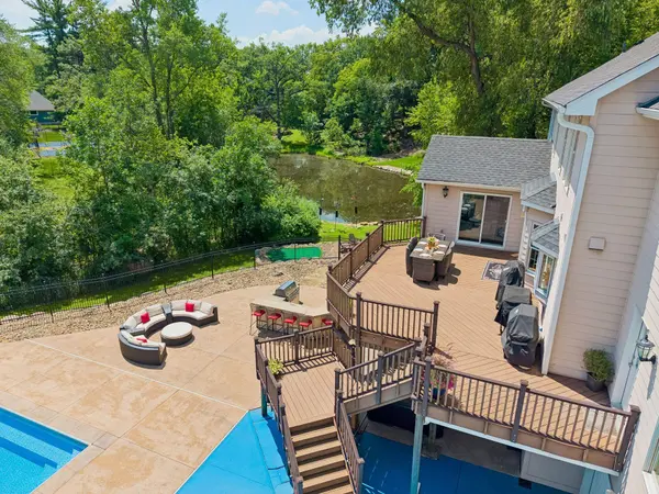 2012 Pine Ridge DR, West Saint Paul, MN 55118