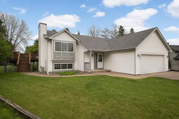 2432 Henslow CT N, Oakdale, MN 55128