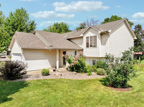 1512 Pond View CT, Cologne, MN 55322