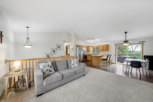 1512 Pond View CT, Cologne, MN 55322