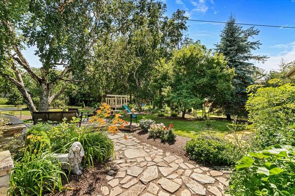 736 Lasso LN, Eagan, MN 55123