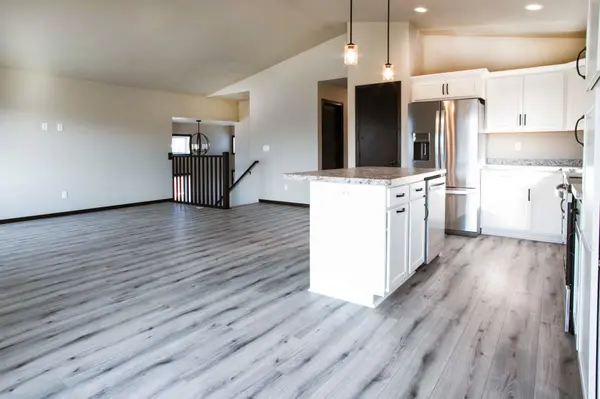 6728 Thomas ST, Horace, ND 58047