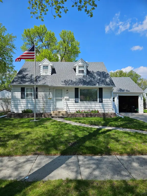 213 23rd AVE N, Fargo, ND 58102