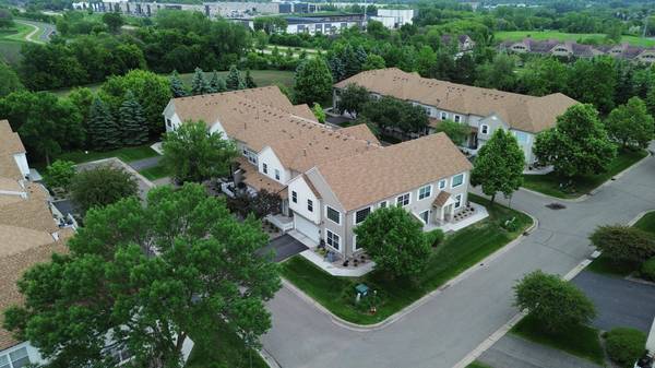 2033 Poppy DR, Chanhassen, MN 55317
