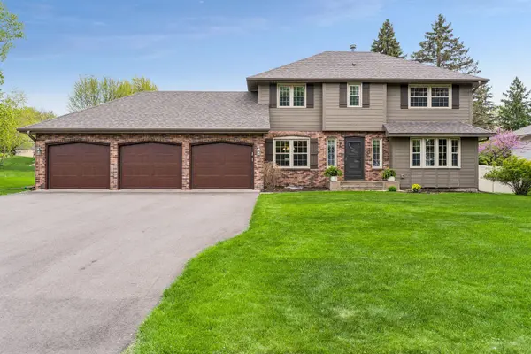 900 Nina CT, Mendota Heights, MN 55118