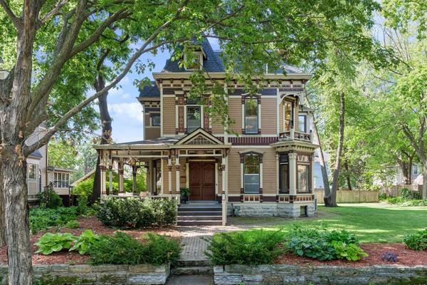 422 Laurel AVE, Saint Paul, MN 55102
