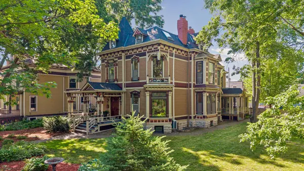 422 Laurel AVE, Saint Paul, MN 55102
