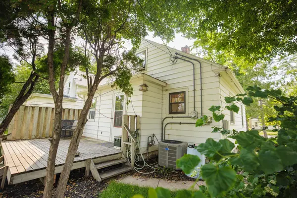 402 W 8th ST, Morris, MN 56267