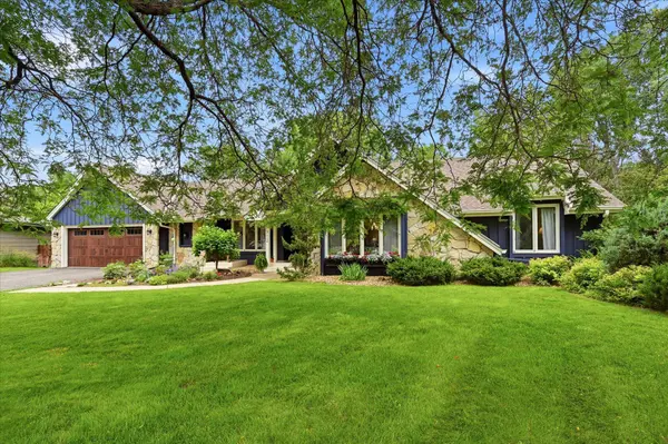 8913 S Minnehaha CIR, Saint Louis Park, MN 55426