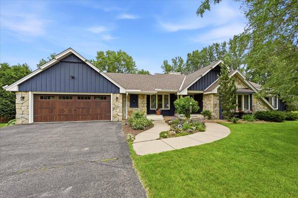8913 S Minnehaha CIR, Saint Louis Park, MN 55426