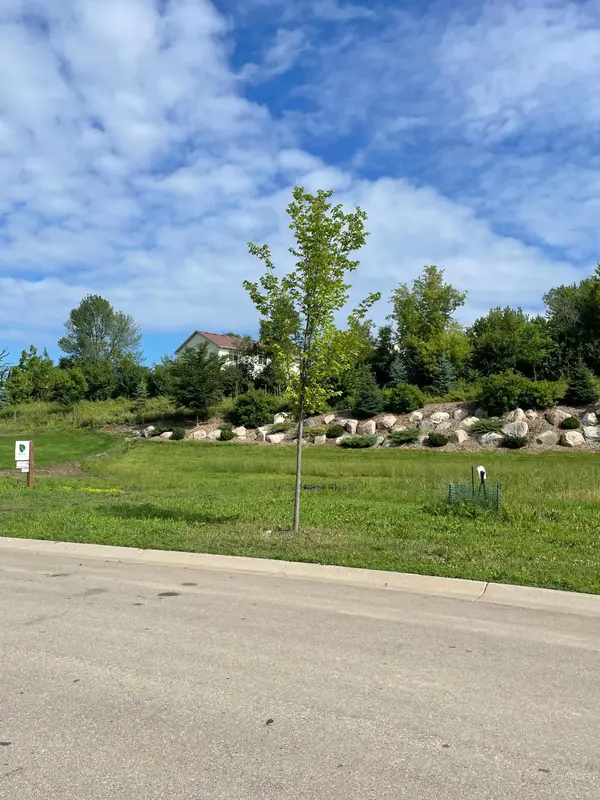 104 Forest CT, Waconia, MN 55387