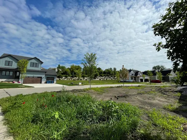104 Forest CT, Waconia, MN 55387